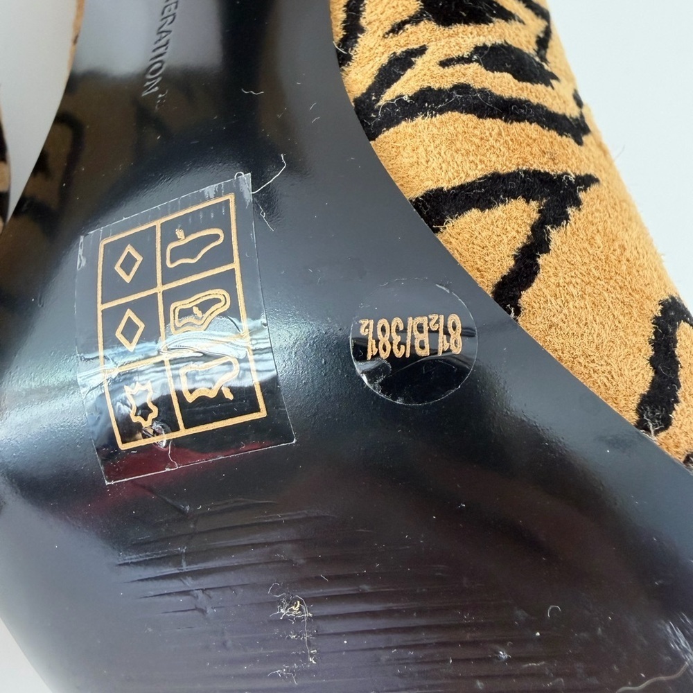 BCBGeneration Tan and Black Ikat print Pointed toe Pumps women’s size 8.5 - Picture 8 of 13